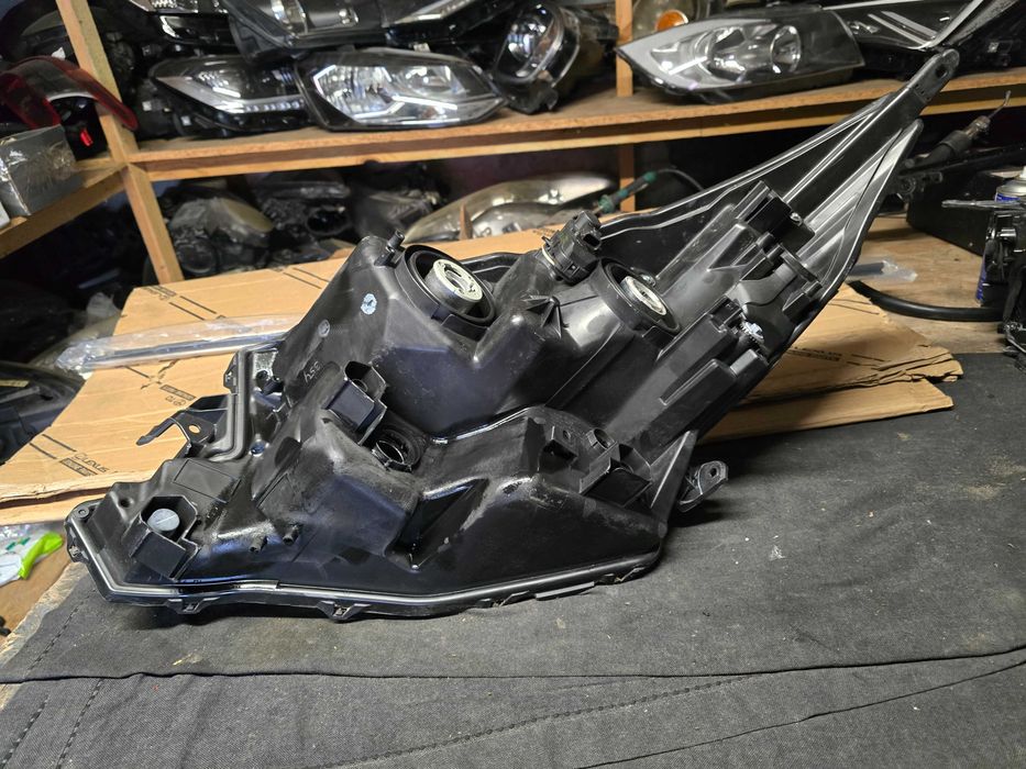 lampa przód Toyota Aygo X