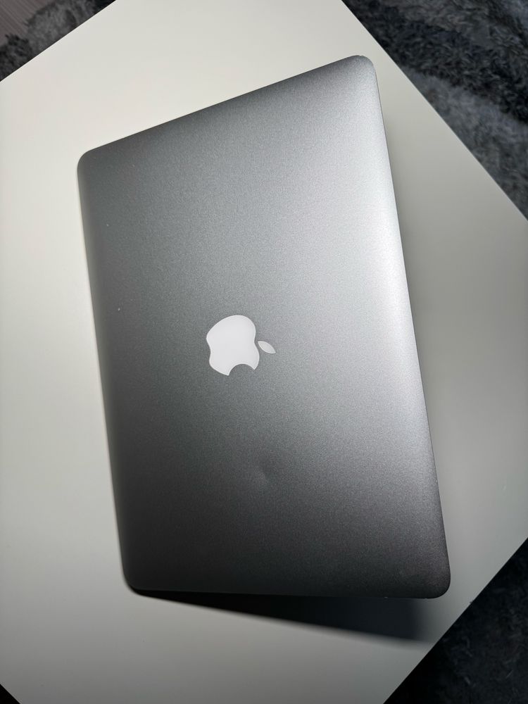 MacBook Pro (Retina, połowa 2015 r.)