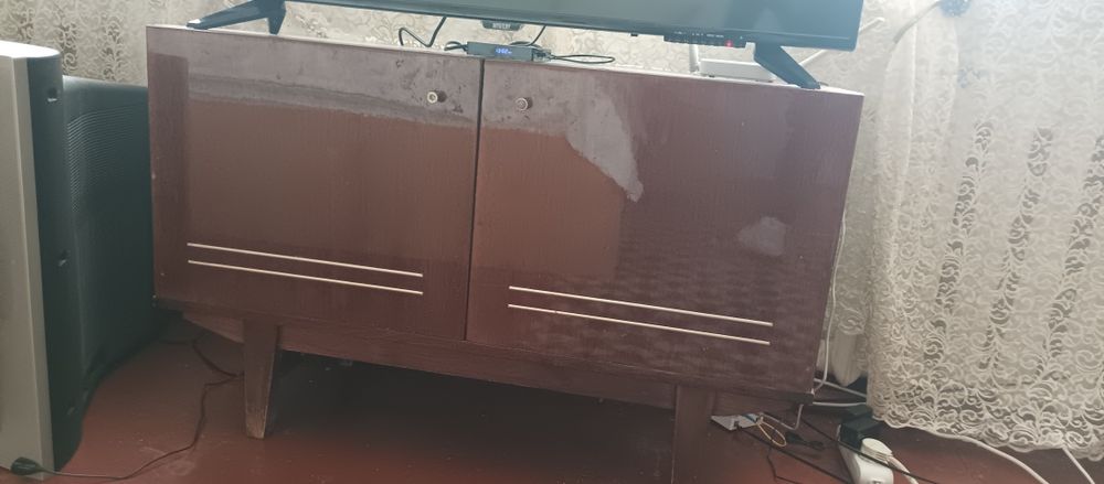 Продам тумбочку б/у под телевизор или что нибудь ещё. 150 грн. что