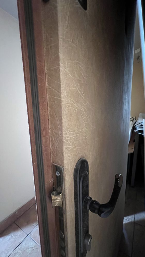 Продам двері з коробом