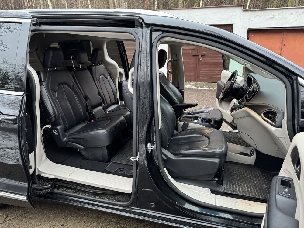 Chrysler Pacifica Touring L, 2019 LPG. 8 osobowa.