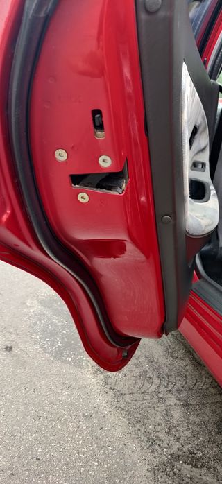 Mitsubishi Carisma 1.8

GDI