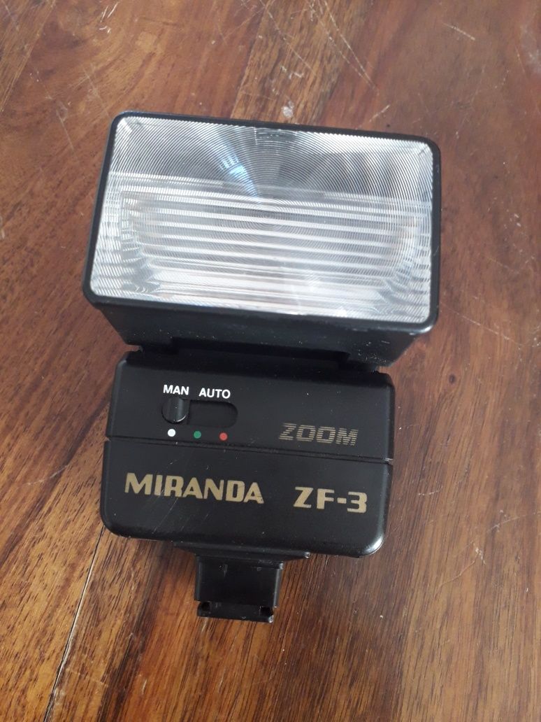 Lampa błyskowa fotograficzna Miranda ZF-3 .