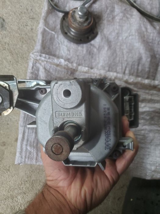 Двигун пральної машини Siemens 304743AB5