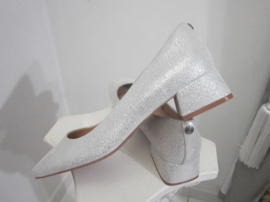 Ndyj nowe cudne czółenka srebrne roz 38 wkł 24,6cm skóranaturalna