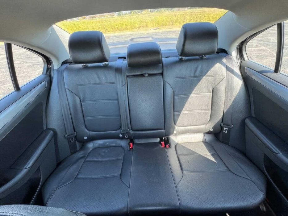 Volkswagen Jetta      2013