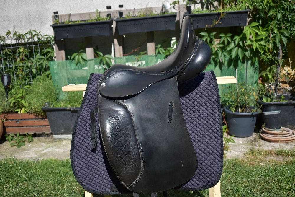 Siodło ujeżdżeniowe Barnsby 18"