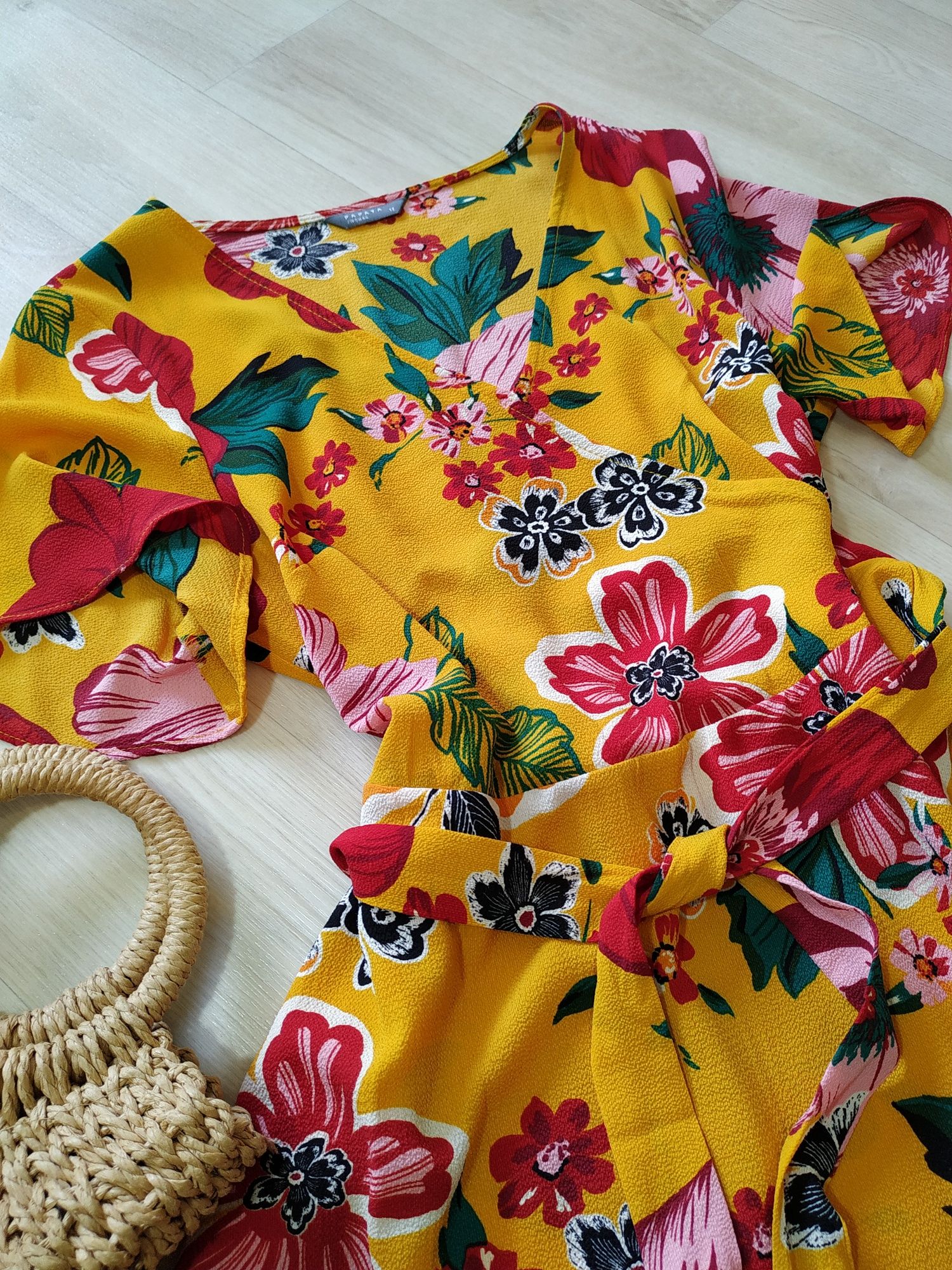 Літня жіноча сукня з квітковим принтом Papaya
Розмір: 12

Заміри: 
Дов