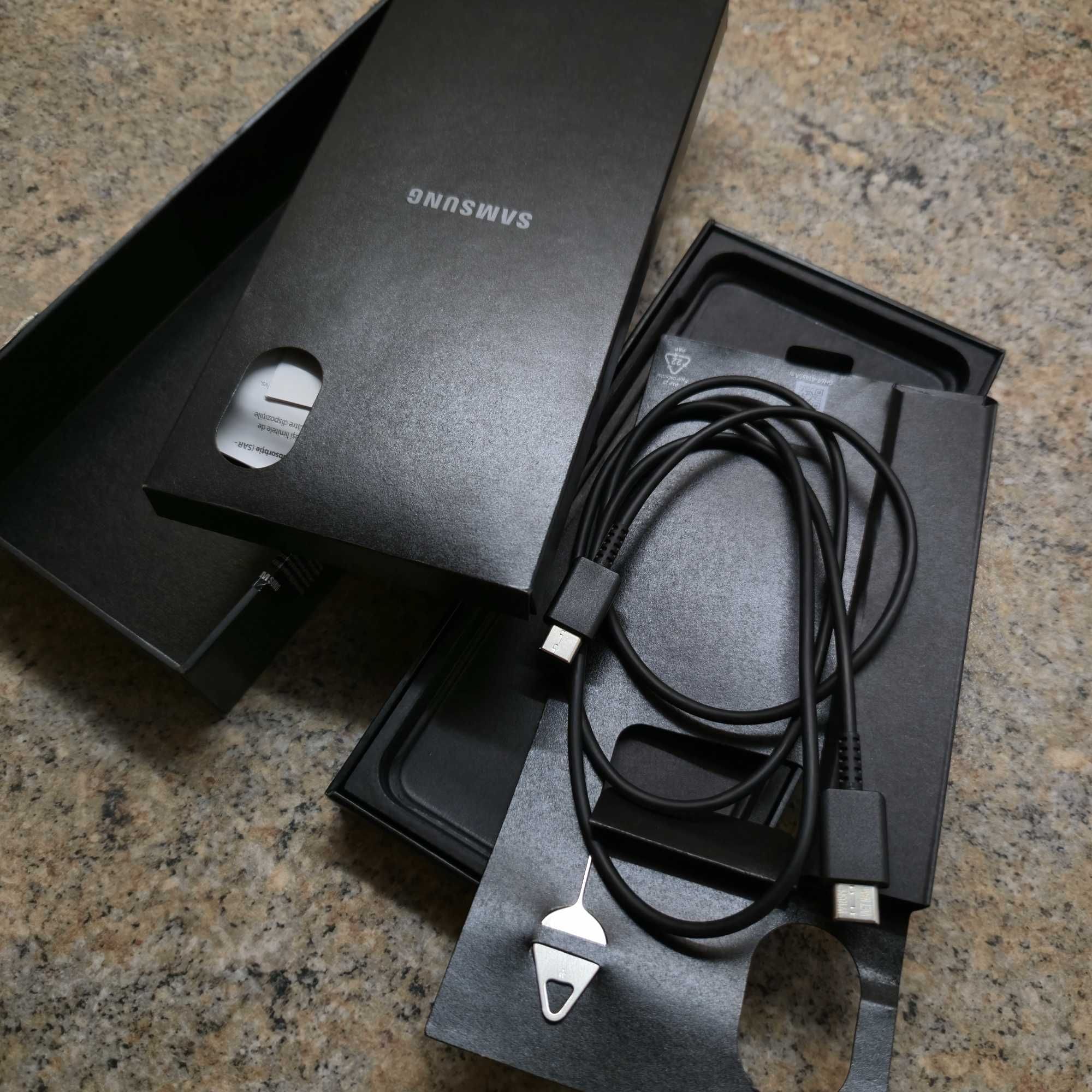 Samsung Galaxy Z Flip 4 8/128gb в ідеальному стані, як новий
