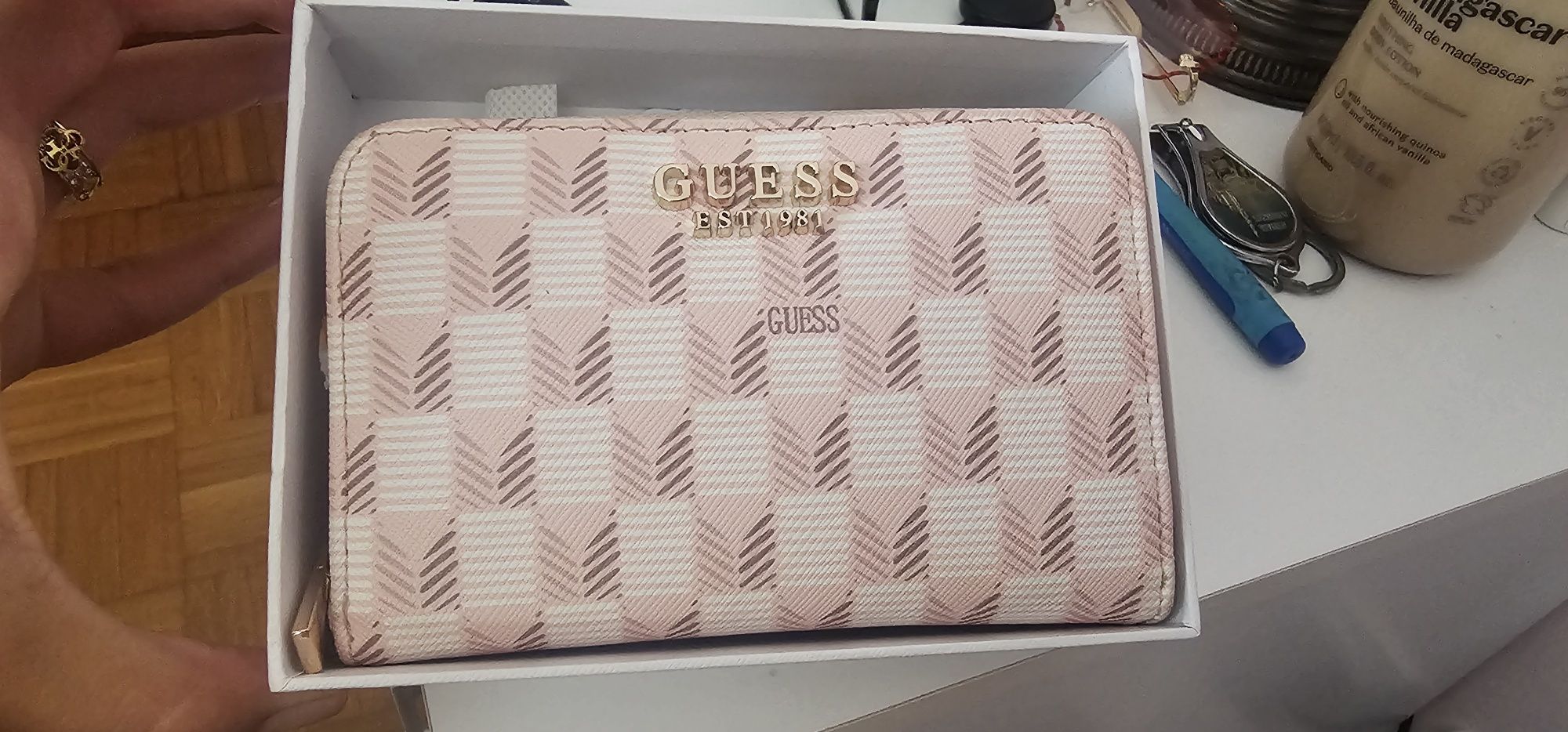 Carteira Guess rosa