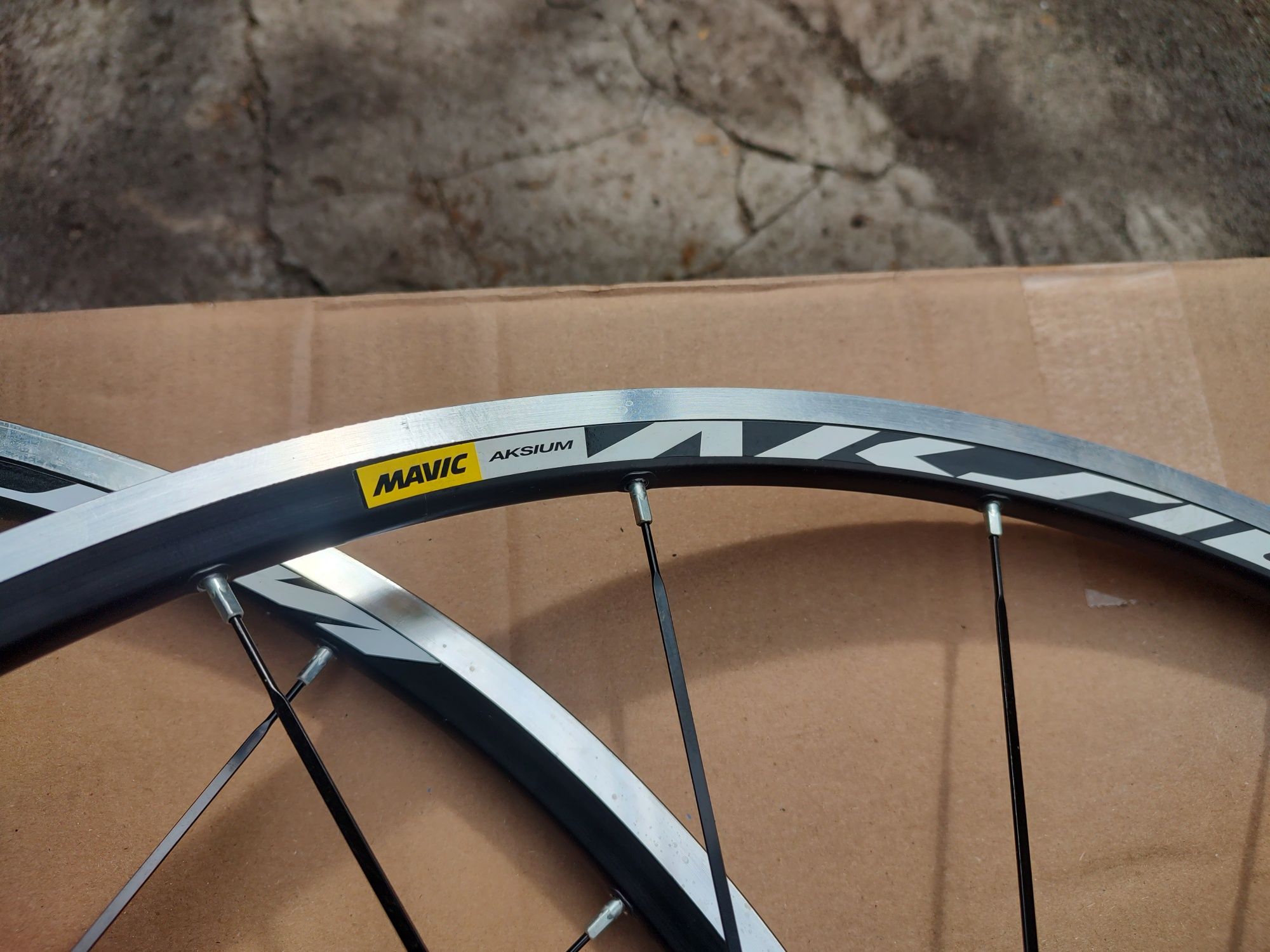 Koła szosowe Mavic Aksium nowe 700c 28" łożyska maszynowe bębenek hg