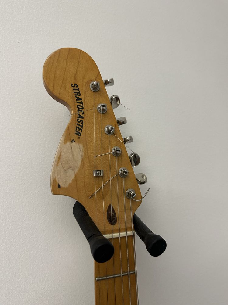 fender squier stratocaster