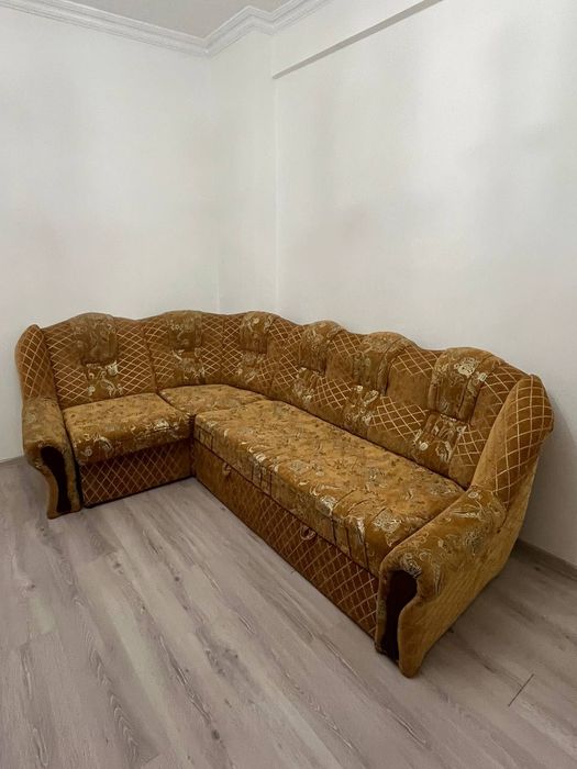Продам кутовий диван в гарному стані, розміри 180х270, розкладний.