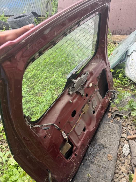 Продам задню ляду Suzuki Grand Vitara дверка