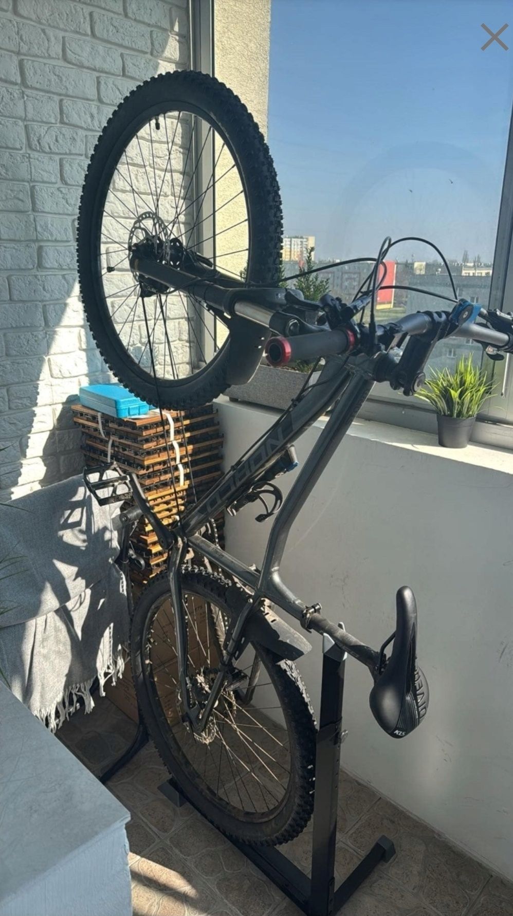 Nowy sprytny stojak na rower uchwyt rowerowy na balkon taras do domu