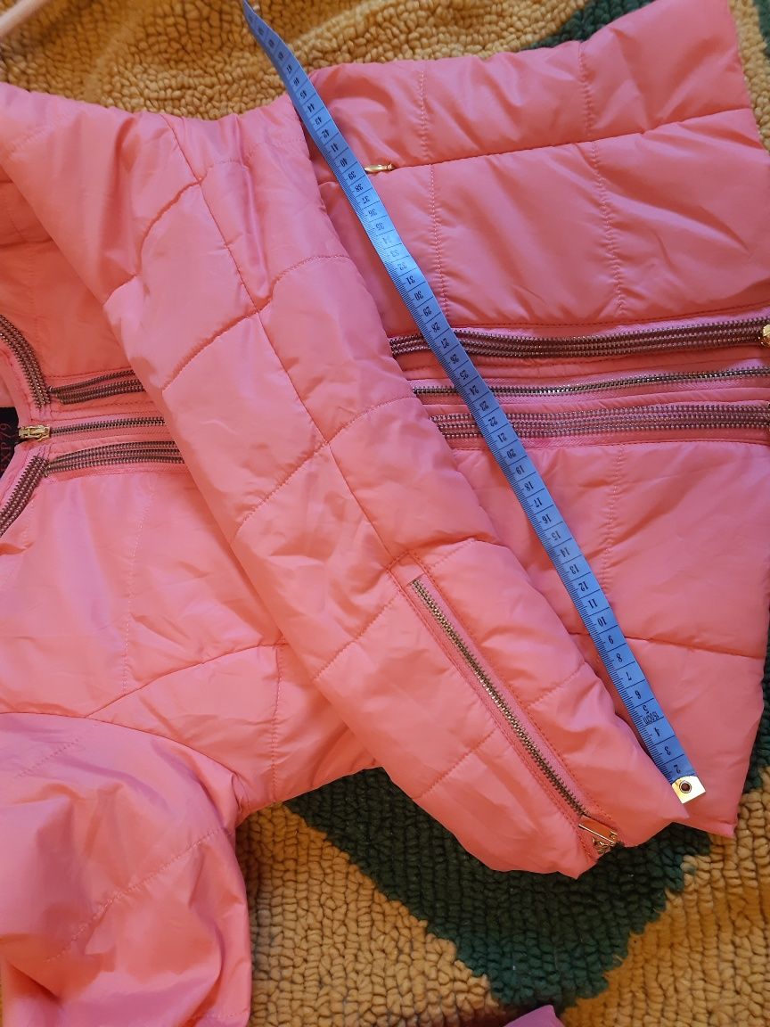 Różowa pikowana kurtka zameczki