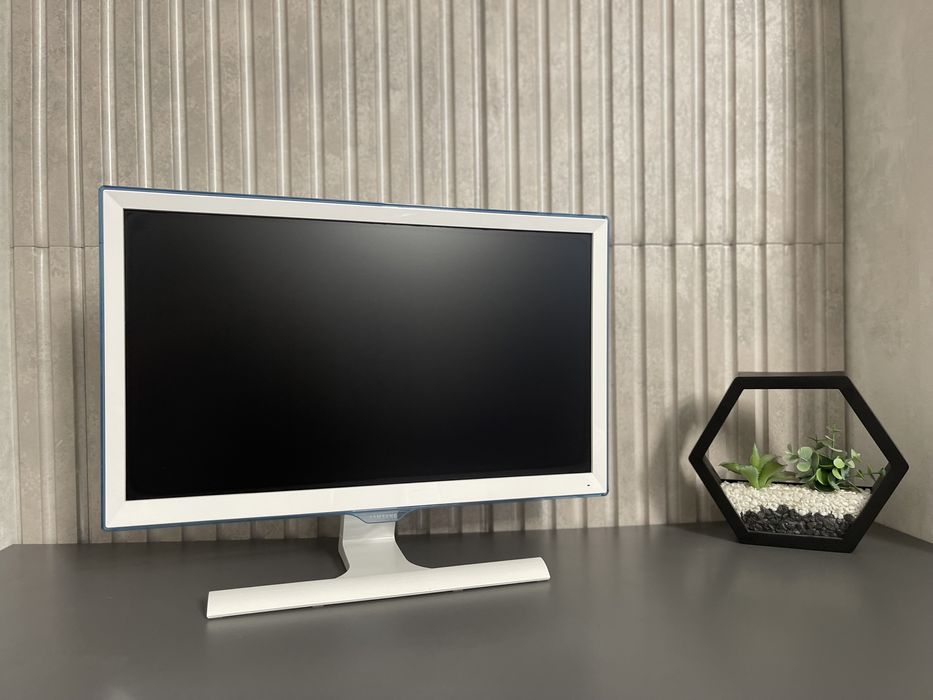 Стильний білий Монітор Samsung 22 дюйми full hd