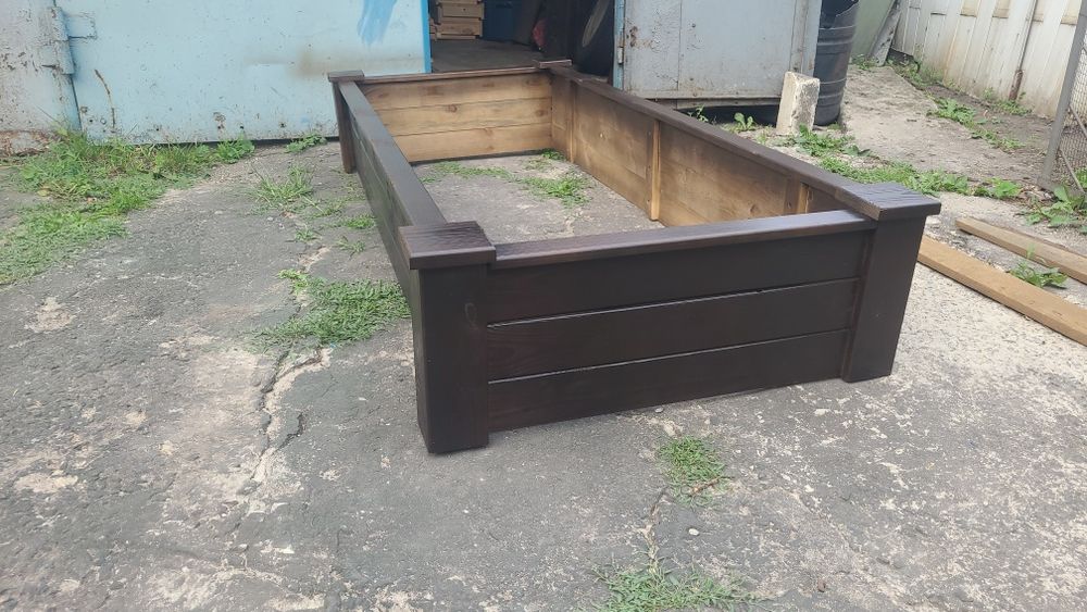 Надгробок дерев'яний. Флагшток