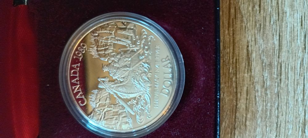 Продам серебряную монету