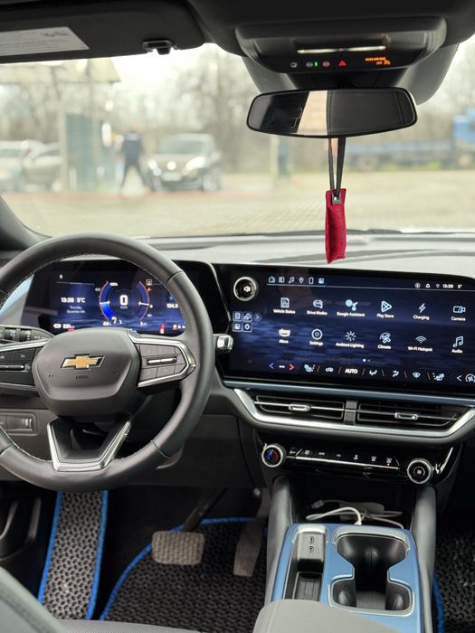 Продам Chevrolet Equinox EV 2LT 2024