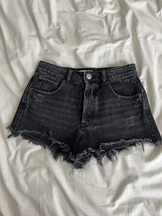 Jeansowe czarne krótkie spodenki szorty Zara XS y2k wycięte z wysokim