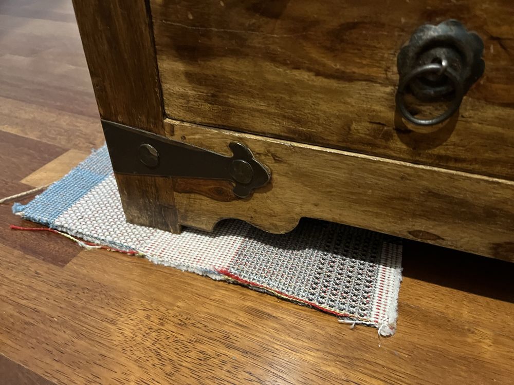 Almi decor, Ława z szufladami z drewna egzotycznego