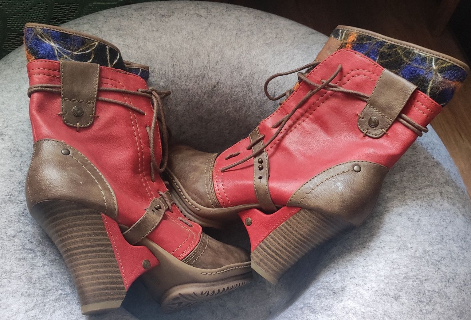 Buty Mustang , bardzo modne rozmiar  40 - 26 cm