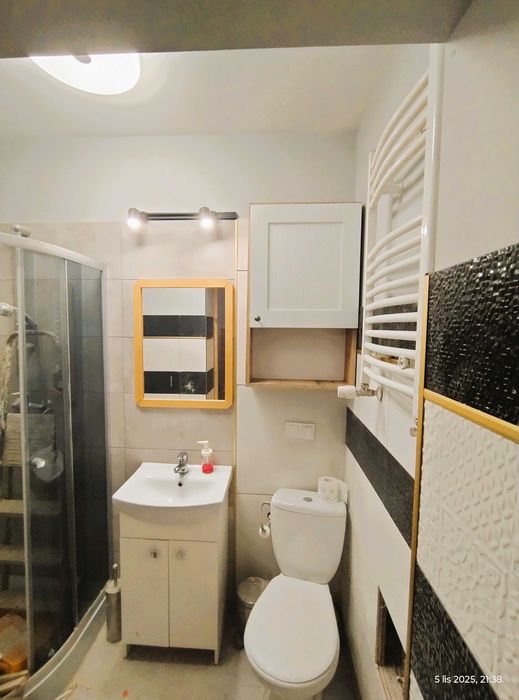 Doskonale wyposażona loftowa kawalerka z patio w  Centrum