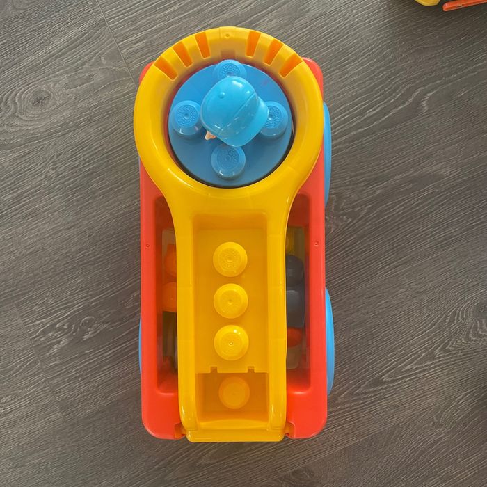 Розвиваюча каталка - конструктор battat