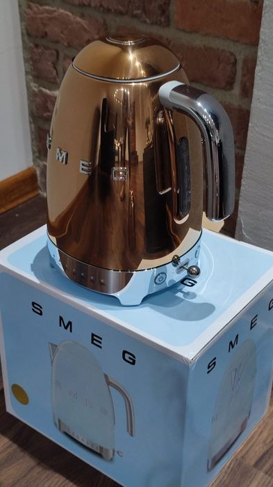Czajnik elektryczny Smeg z regulacją temperatury 1,7 l gold rose różow