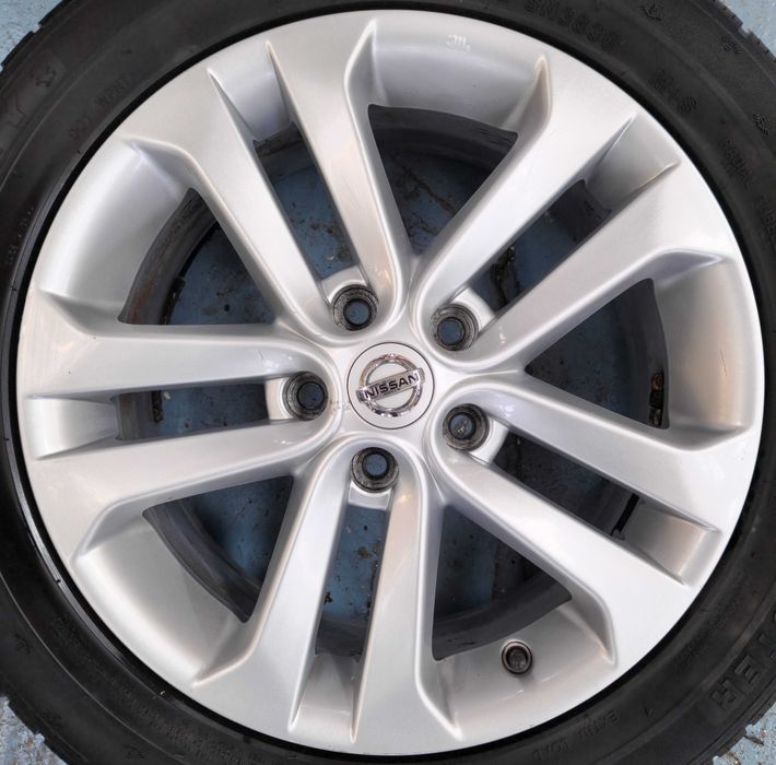 Диски r17 Nissan  5*114.3  7j*17  et-47  цо-66.1мм