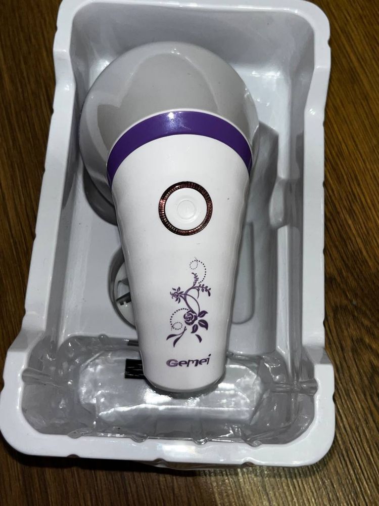 Машинка для видалення катишків Gemei GM 335 White