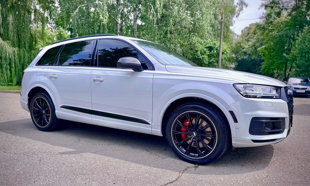 Продам топову Audi Q7 2019 в карбон пакеті