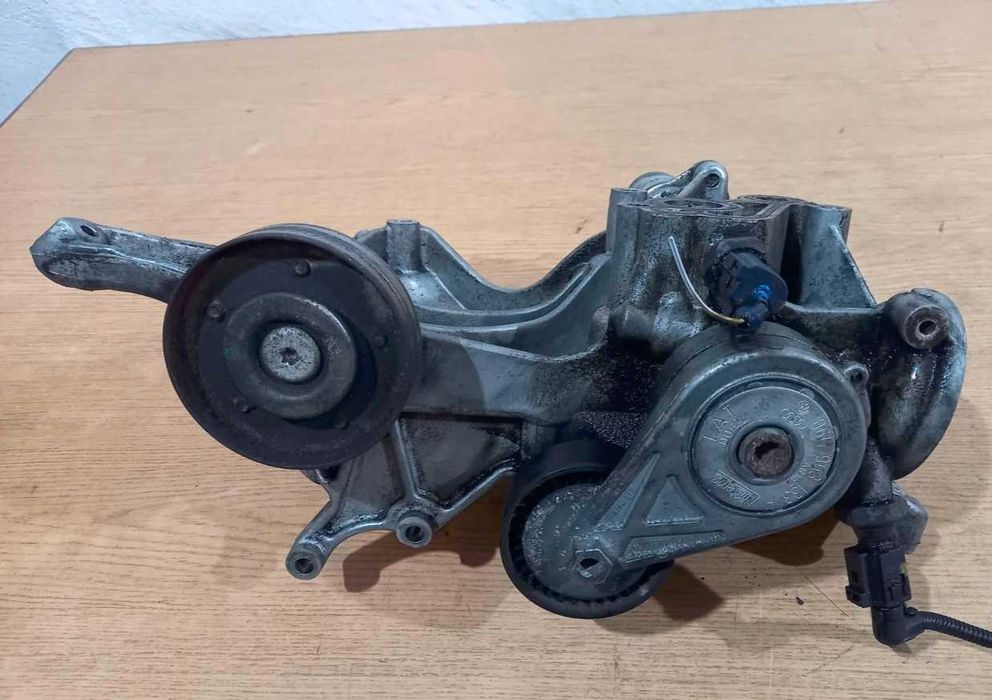 Łapa podstawa mocowanie filtra oleju alternatora 1.8 2.0 TFSI AUDI