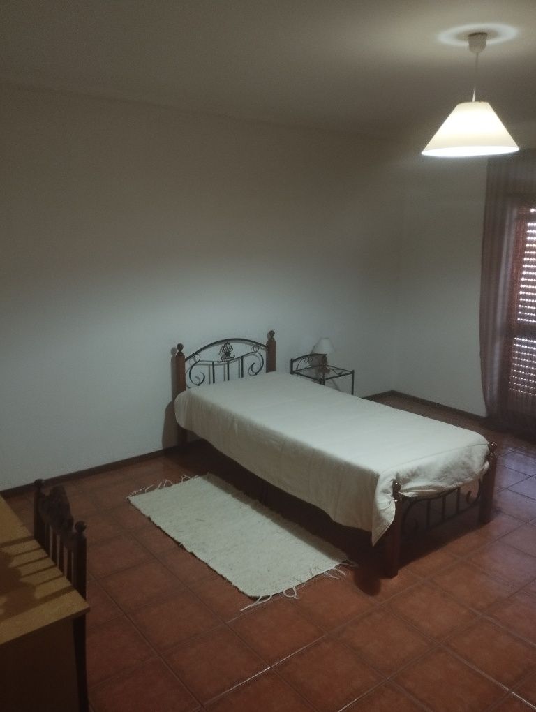 Quartos estudantes feminino junto macdonald