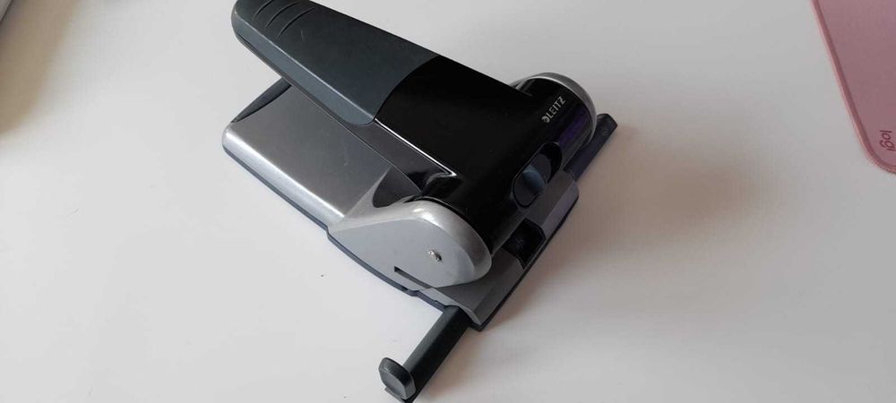 Furador Industrial LEITZ 5180, 65 Folhas, Preto
