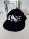 Czapka z daszkiem blondie
