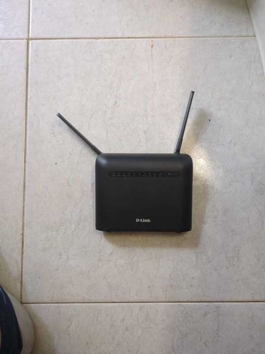 Router D-Link DWR-953V2 AC1200 Dual-Band WiFi 5 4G Gigabit
