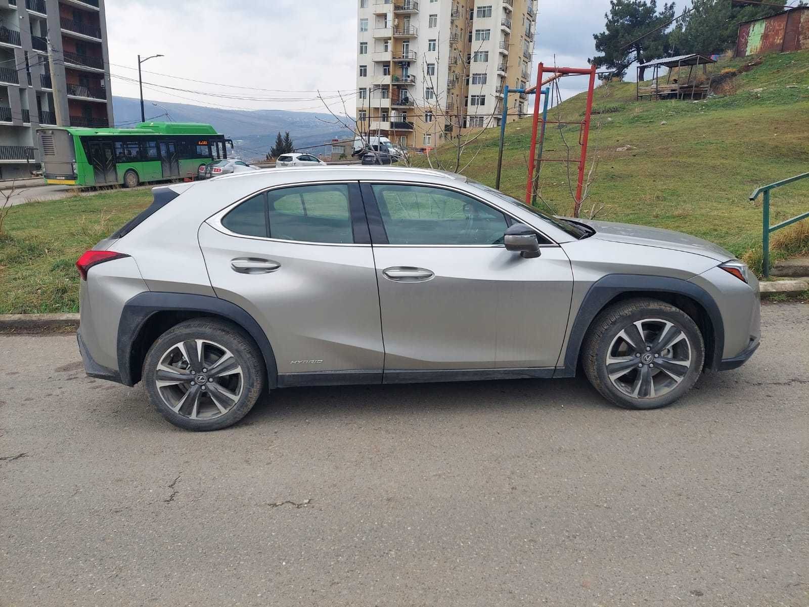 Lexus UX hibrid 2019