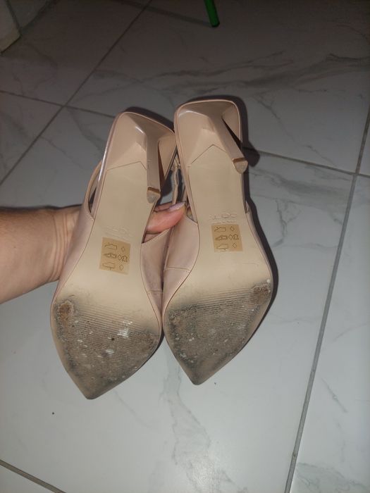 Босоніжки туфлі лаковані 38.5