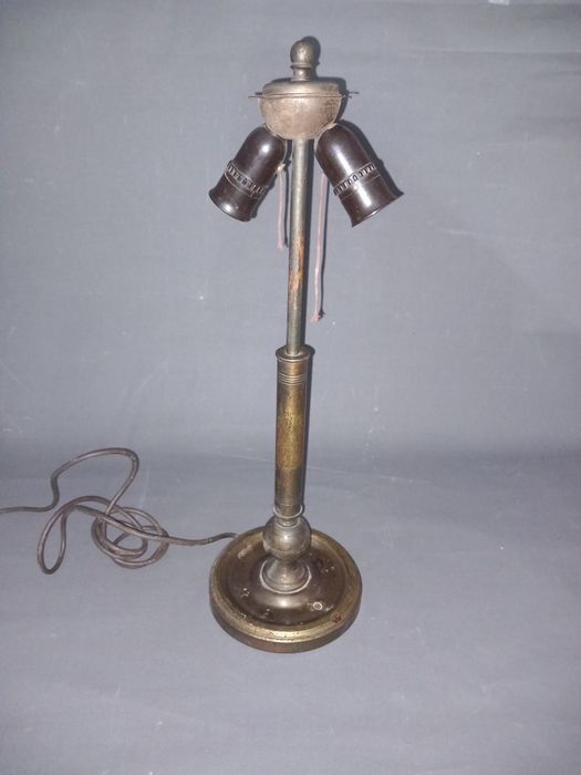 Antyczna lampa stara