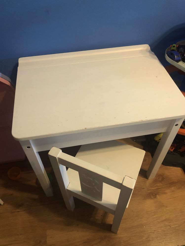 Stolik, biurko dla dziecka Sundvik Ikea razem z krzesełkiem