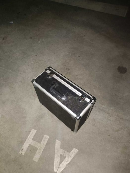 Câmara para esgotos ou tubulações com detector de localização.