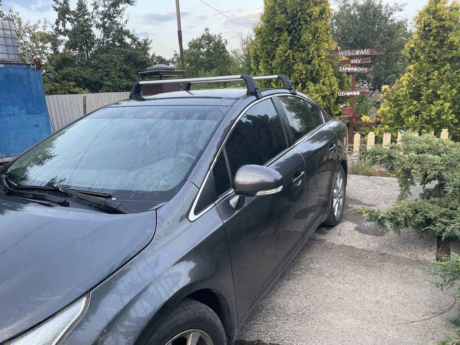 Поперечины, багажник на крышу toyota avensis t27