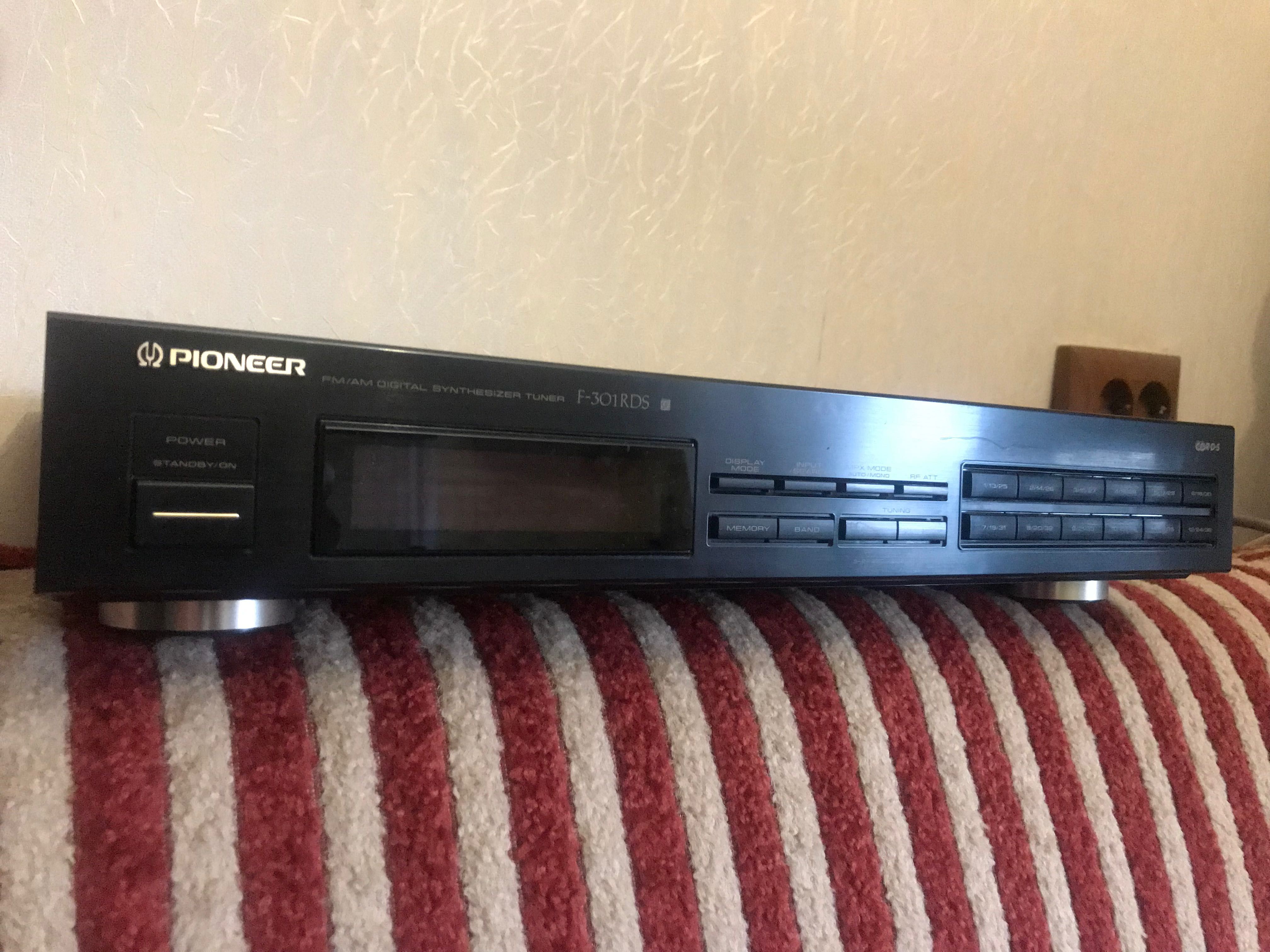 Продаю  тюнер  Pioneer F 301 RDS