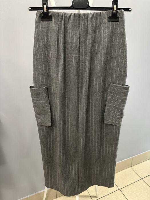 Spódnica ONE Fashion szara w prążek z rozcięciem z przodu rozmiar s