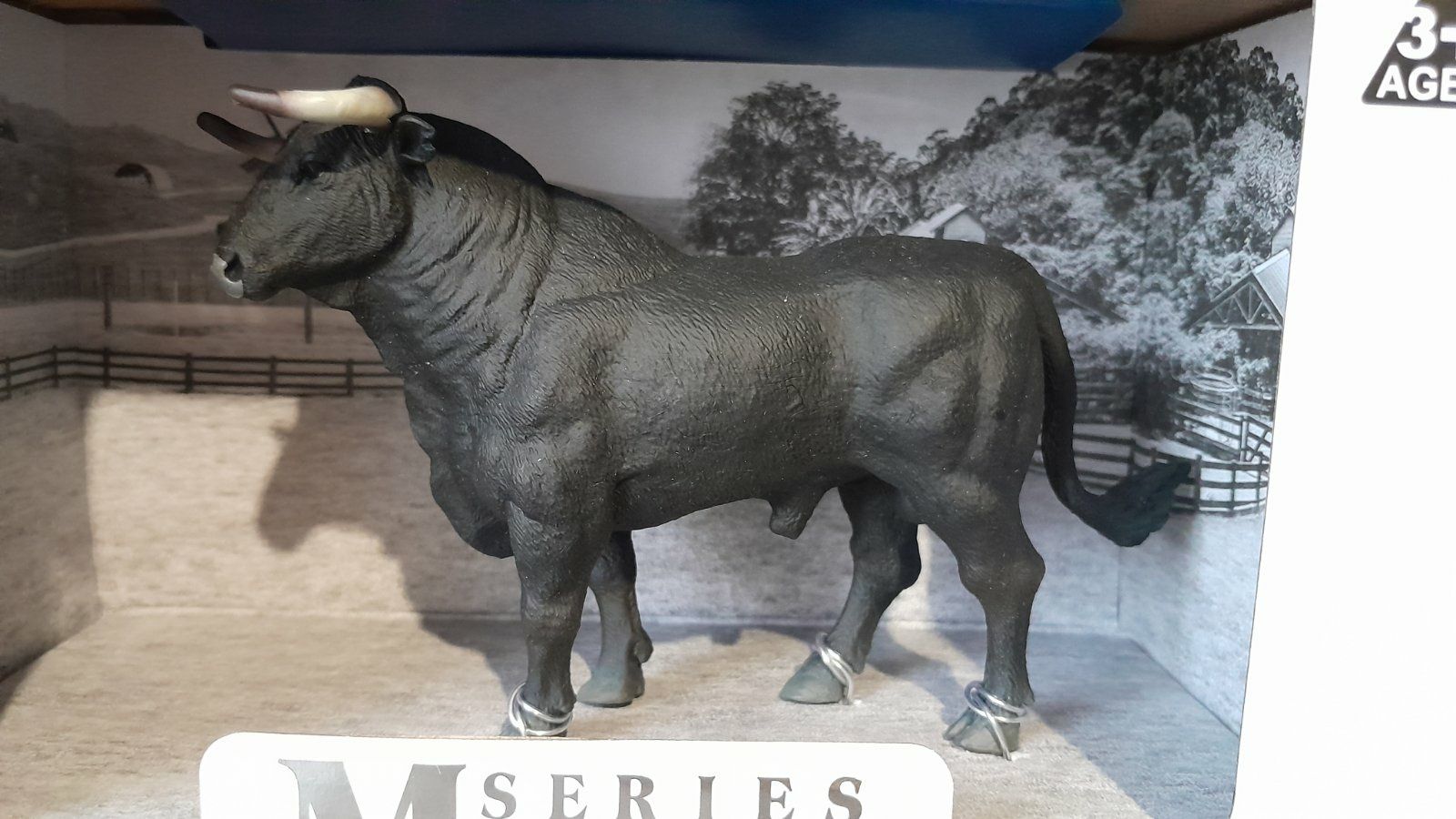 Ігрова колекційна фігурка тварини - бика Model Series аналог Schleich