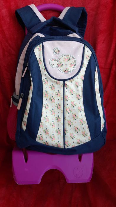 Mochila escolar Imaginarium com oferta de livro infantil