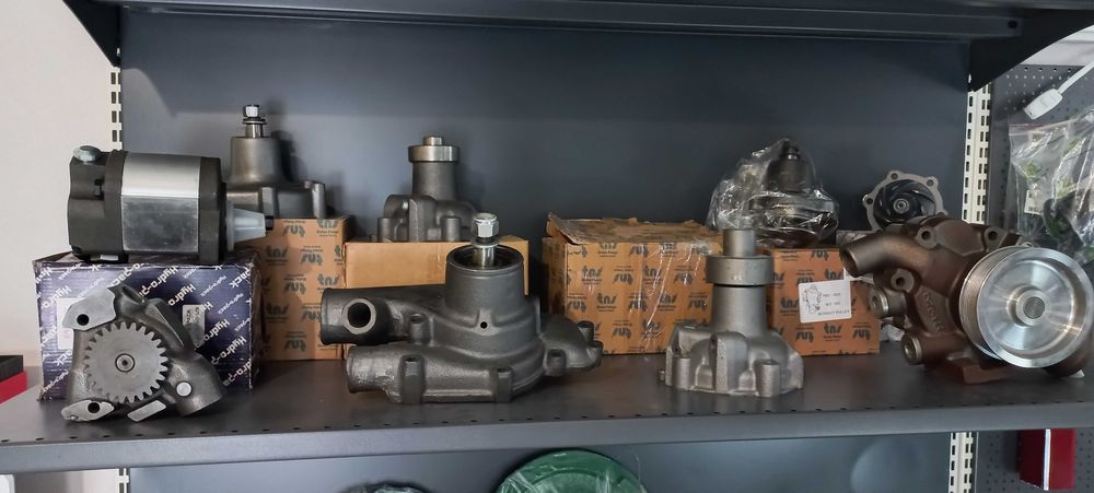 Помпа охолодження двигуна до Клаас, Джон Дір, Массей Фергюсон, Перкінс