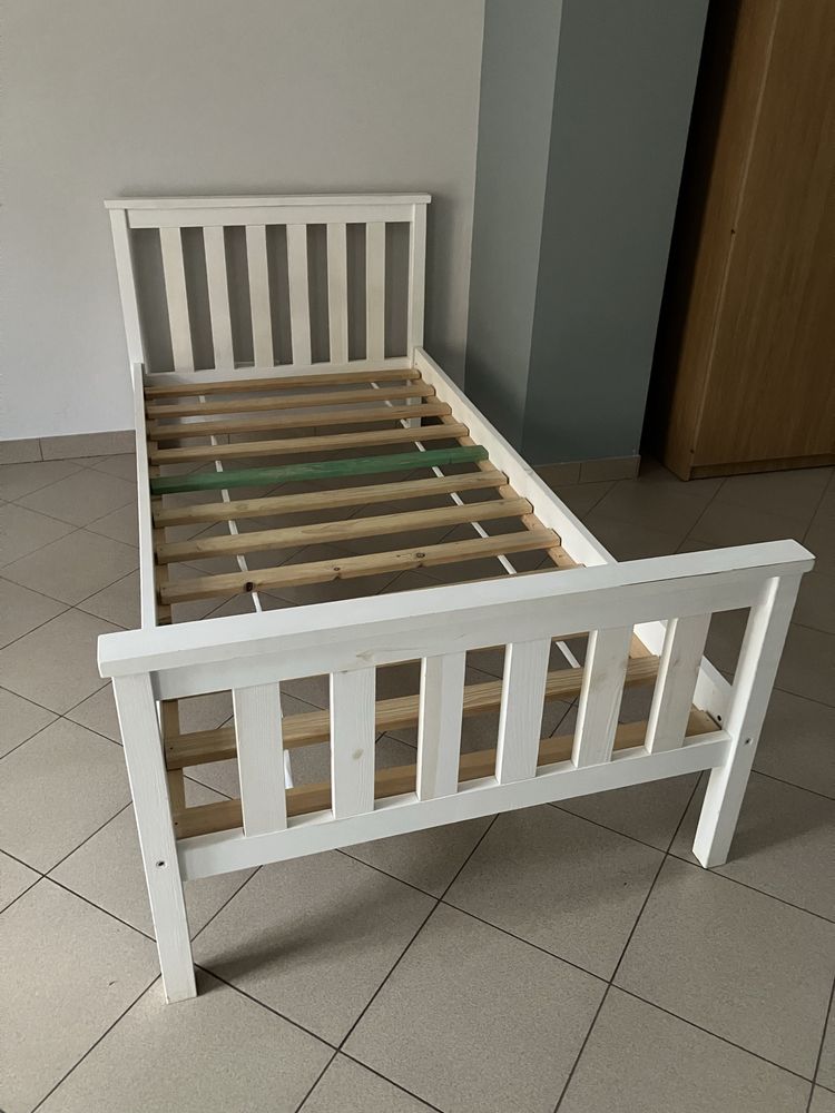 Białe łóżko sosnowe 90 x 200 shabby